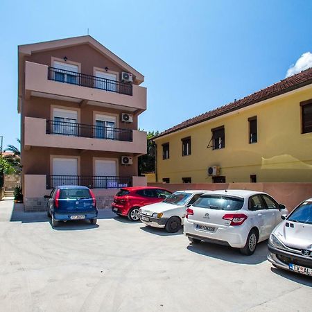 Fort City Apartments ติวัต ภายนอก รูปภาพ