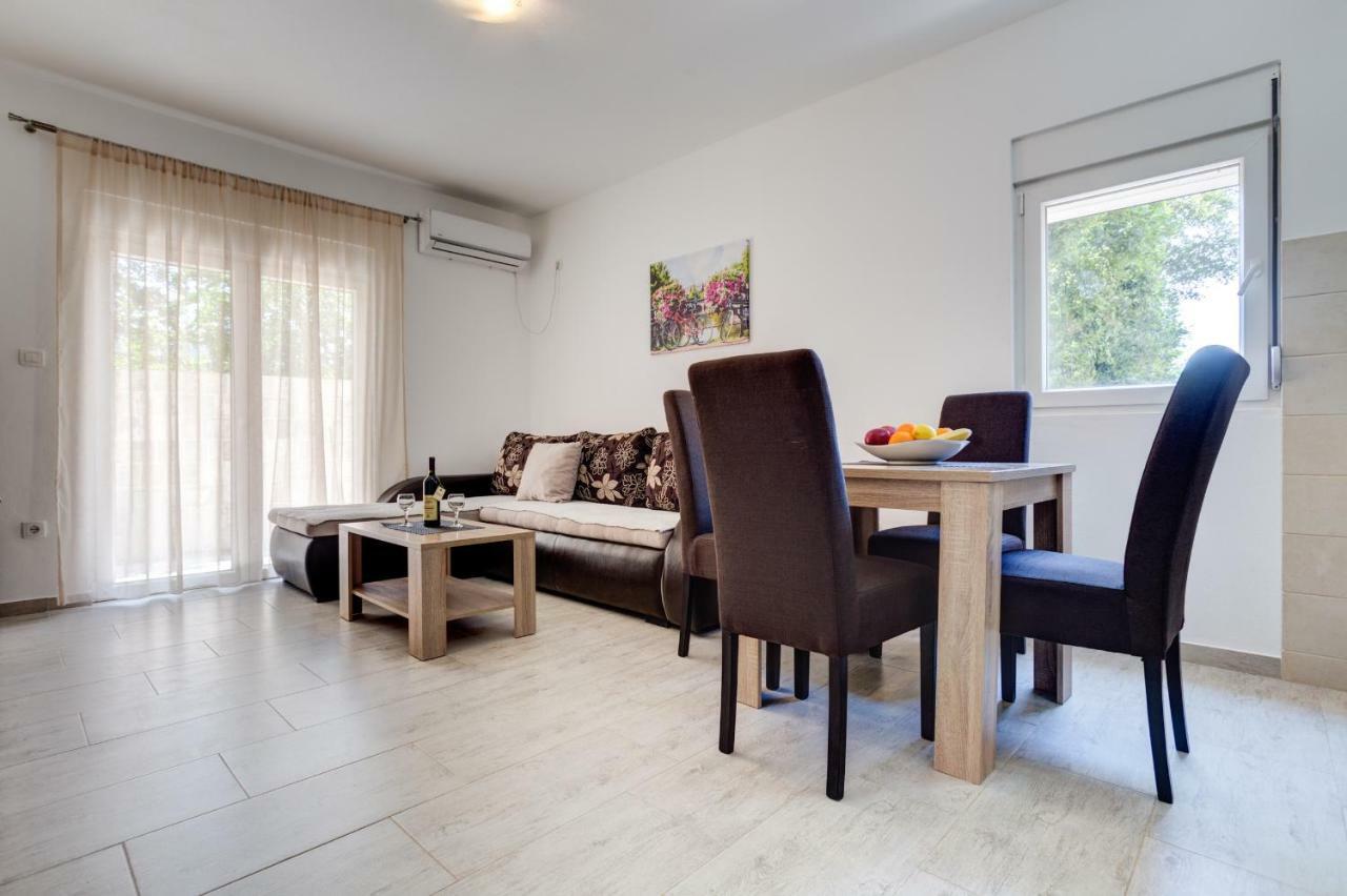 Fort City Apartments ติวัต ภายนอก รูปภาพ