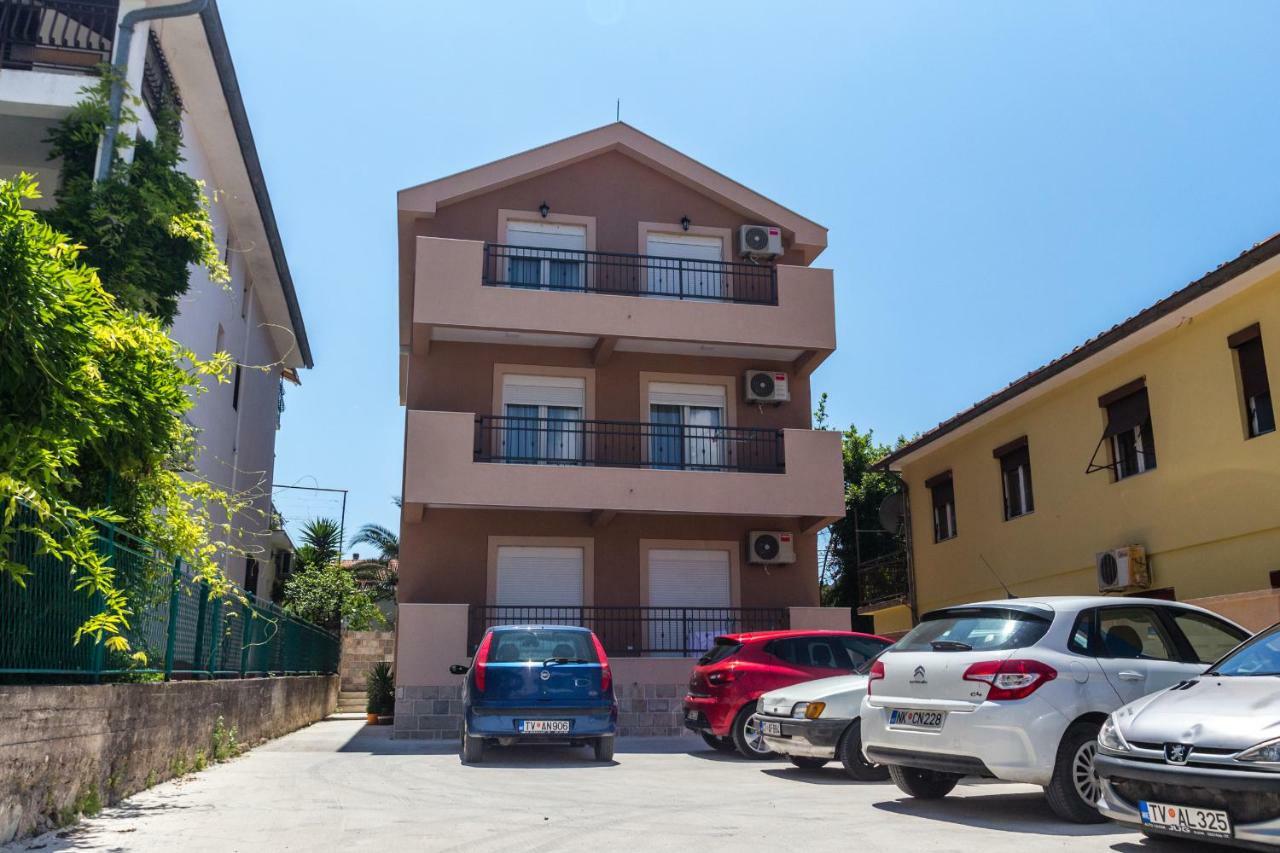 Fort City Apartments ติวัต ภายนอก รูปภาพ